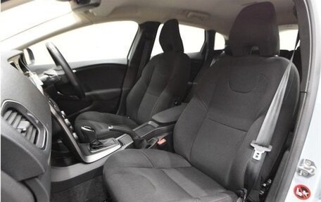 Volvo V40 II рестайлинг, 2018 год, 1 200 000 рублей, 14 фотография