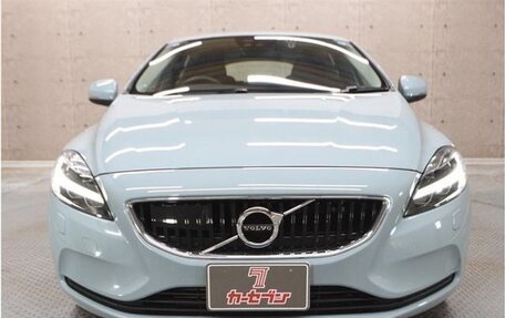 Volvo V40 II рестайлинг, 2018 год, 1 200 000 рублей, 2 фотография