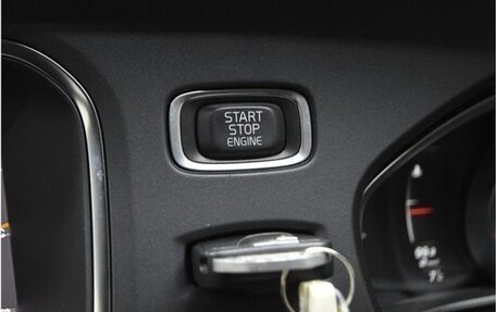 Volvo V40 II рестайлинг, 2018 год, 1 200 000 рублей, 24 фотография