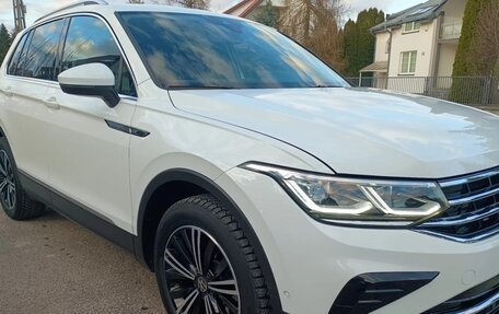 Volkswagen Tiguan II, 2021 год, 2 710 000 рублей, 12 фотография
