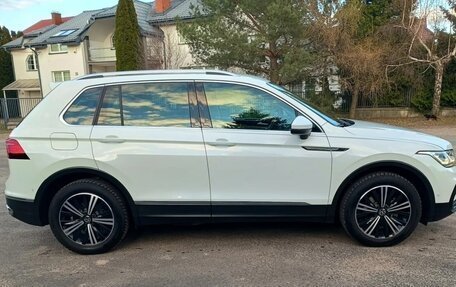 Volkswagen Tiguan II, 2021 год, 2 710 000 рублей, 11 фотография