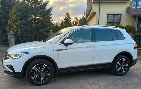 Volkswagen Tiguan II, 2021 год, 2 710 000 рублей, 5 фотография