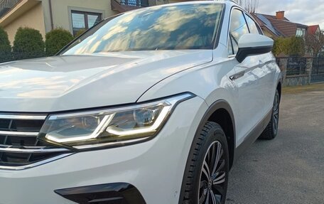 Volkswagen Tiguan II, 2021 год, 2 710 000 рублей, 4 фотография