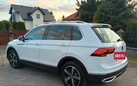 Volkswagen Tiguan II, 2021 год, 2 710 000 рублей, 6 фотография