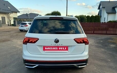 Volkswagen Tiguan II, 2021 год, 2 710 000 рублей, 8 фотография