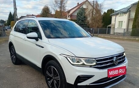 Volkswagen Tiguan II, 2021 год, 2 710 000 рублей, 13 фотография