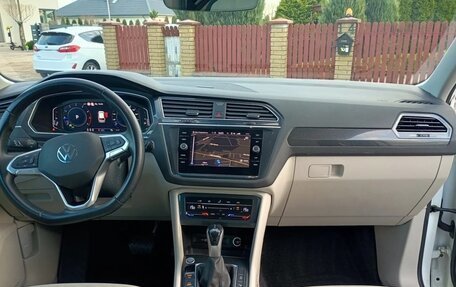 Volkswagen Tiguan II, 2021 год, 2 710 000 рублей, 17 фотография