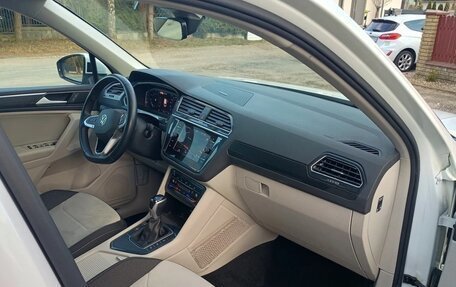 Volkswagen Tiguan II, 2021 год, 2 710 000 рублей, 23 фотография