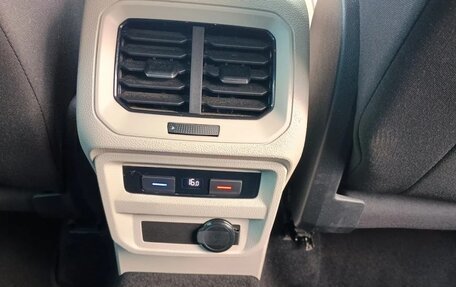 Volkswagen Tiguan II, 2021 год, 2 710 000 рублей, 28 фотография