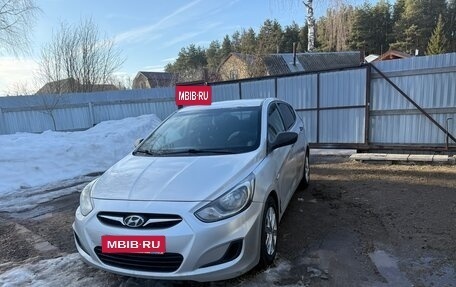 Hyundai Solaris II рестайлинг, 2013 год, 420 000 рублей, 2 фотография