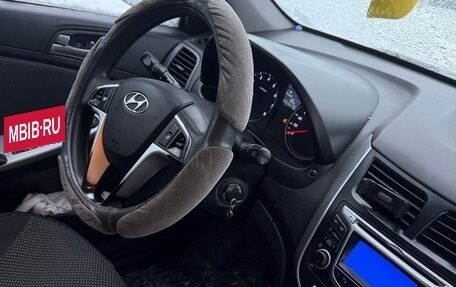 Hyundai Solaris II рестайлинг, 2013 год, 420 000 рублей, 20 фотография