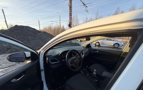 Hyundai Solaris II рестайлинг, 2017 год, 1 180 000 рублей, 5 фотография