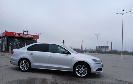 Volkswagen Jetta VI, 2013 год, 995 000 рублей, 3 фотография