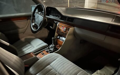 Mercedes-Benz W124, 1992 год, 300 000 рублей, 5 фотография