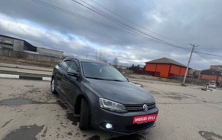 Volkswagen Jetta VI, 2011 год, 750 000 рублей, 2 фотография