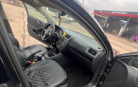 Volkswagen Jetta VI, 2011 год, 750 000 рублей, 7 фотография