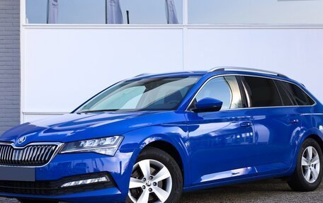 Skoda Superb III рестайлинг, 2022 год, 2 475 000 рублей, 2 фотография