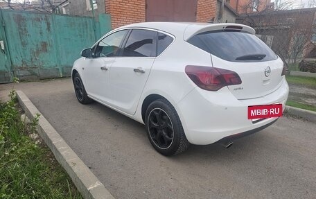 Opel Astra J, 2010 год, 750 000 рублей, 2 фотография