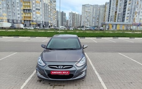 Hyundai Solaris II рестайлинг, 2011 год, 830 000 рублей, 1 фотография