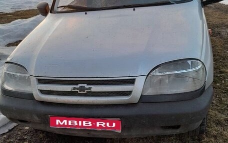 Chevrolet Niva I рестайлинг, 2004 год, 240 000 рублей, 1 фотография