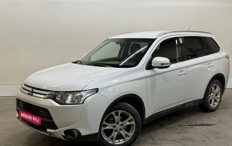 Mitsubishi Outlander III рестайлинг 3, 2014 год, 1 247 000 рублей, 1 фотография