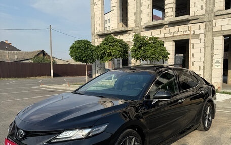 Toyota Camry, 2023 год, 3 400 000 рублей, 2 фотография