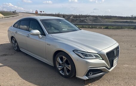 Toyota Crown, 2018 год, 2 980 000 рублей, 2 фотография