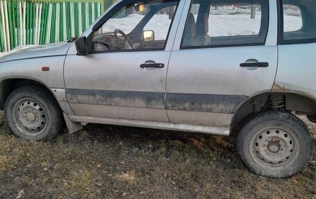 Chevrolet Niva I рестайлинг, 2004 год, 240 000 рублей, 2 фотография