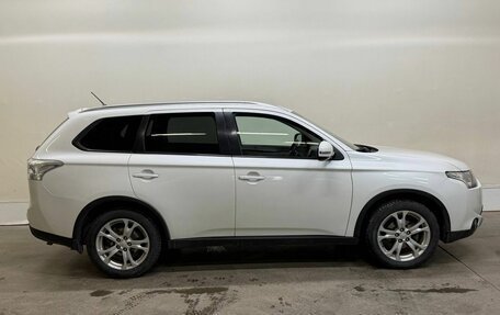 Mitsubishi Outlander III рестайлинг 3, 2014 год, 1 247 000 рублей, 3 фотография
