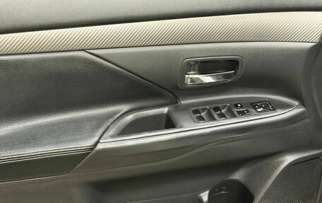 Mitsubishi Outlander III рестайлинг 3, 2014 год, 1 247 000 рублей, 10 фотография