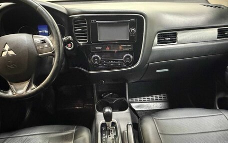 Mitsubishi Outlander III рестайлинг 3, 2014 год, 1 247 000 рублей, 8 фотография