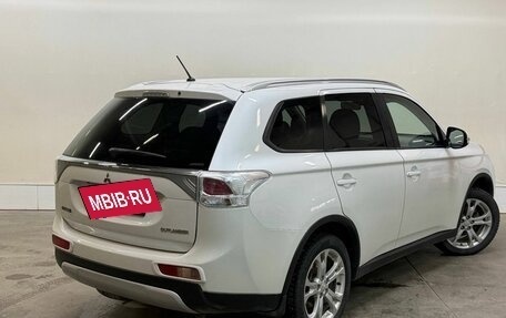 Mitsubishi Outlander III рестайлинг 3, 2014 год, 1 247 000 рублей, 4 фотография