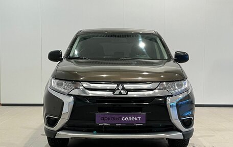 Mitsubishi Outlander III рестайлинг 3, 2018 год, 1 990 000 рублей, 2 фотография