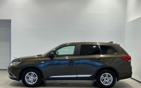 Mitsubishi Outlander III рестайлинг 3, 2018 год, 1 990 000 рублей, 8 фотография