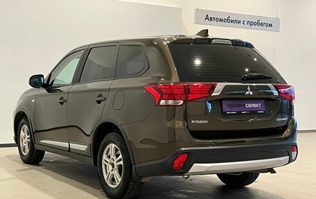 Mitsubishi Outlander III рестайлинг 3, 2018 год, 1 990 000 рублей, 7 фотография