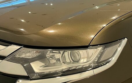 Mitsubishi Outlander III рестайлинг 3, 2018 год, 1 990 000 рублей, 10 фотография