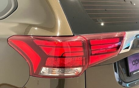 Mitsubishi Outlander III рестайлинг 3, 2018 год, 1 990 000 рублей, 9 фотография