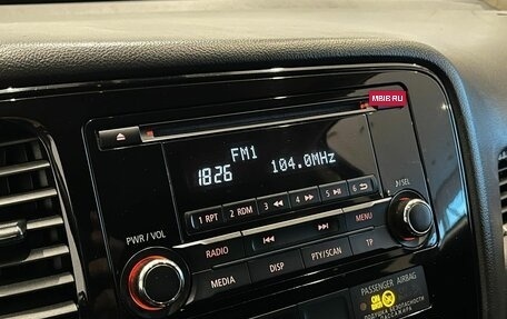 Mitsubishi Outlander III рестайлинг 3, 2018 год, 1 990 000 рублей, 14 фотография