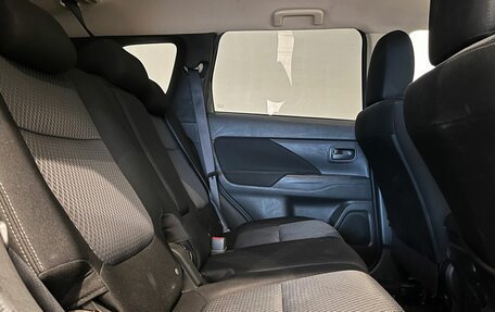 Mitsubishi Outlander III рестайлинг 3, 2018 год, 1 990 000 рублей, 23 фотография