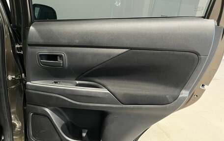 Mitsubishi Outlander III рестайлинг 3, 2018 год, 1 990 000 рублей, 24 фотография