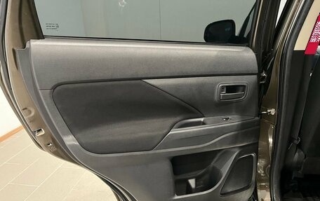 Mitsubishi Outlander III рестайлинг 3, 2018 год, 1 990 000 рублей, 25 фотография