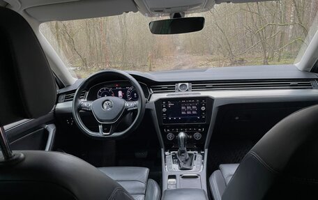 Volkswagen Passat B8 рестайлинг, 2019 год, 2 300 000 рублей, 13 фотография