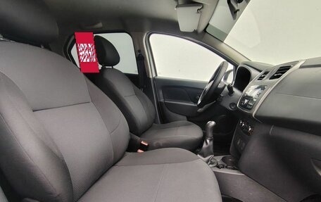 Renault Logan II, 2019 год, 850 000 рублей, 10 фотография