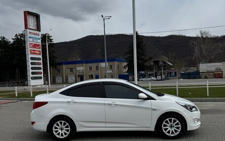 Hyundai Solaris II рестайлинг, 2015 год, 890 000 рублей, 3 фотография