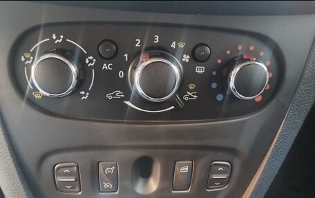 Renault Logan II, 2014 год, 750 000 рублей, 4 фотография