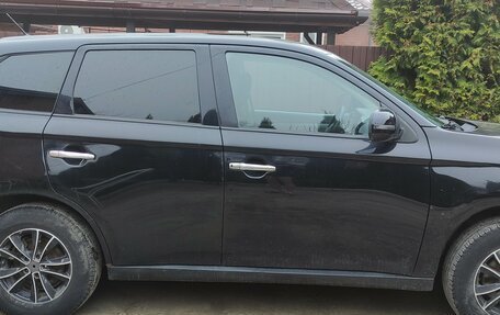 Mitsubishi Outlander III рестайлинг 3, 2012 год, 920 000 рублей, 3 фотография