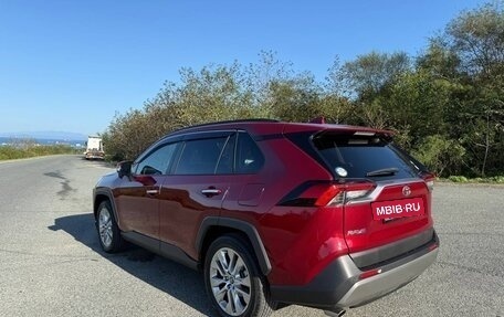 Toyota RAV4, 2019 год, 3 200 000 рублей, 6 фотография