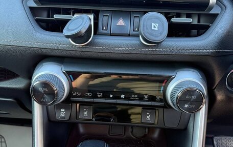 Toyota RAV4, 2019 год, 3 200 000 рублей, 24 фотография