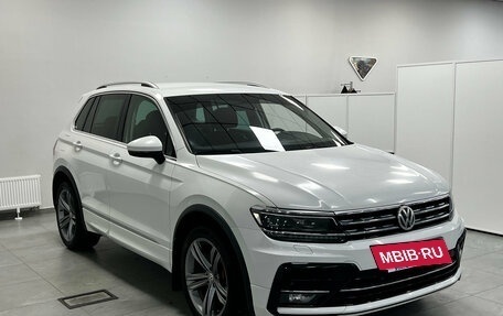 Volkswagen Tiguan II, 2018 год, 2 990 000 рублей, 2 фотография