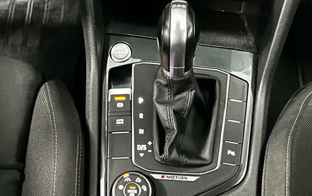 Volkswagen Tiguan II, 2018 год, 2 990 000 рублей, 16 фотография